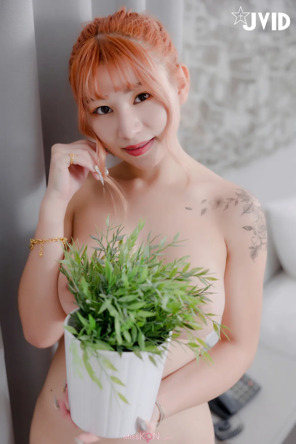 [JVID] 艾瑪好辣owo: 性感巨乳艾瑪女教練傳授健身密技太激烈BB濕濕的好害羞 (202 photos )