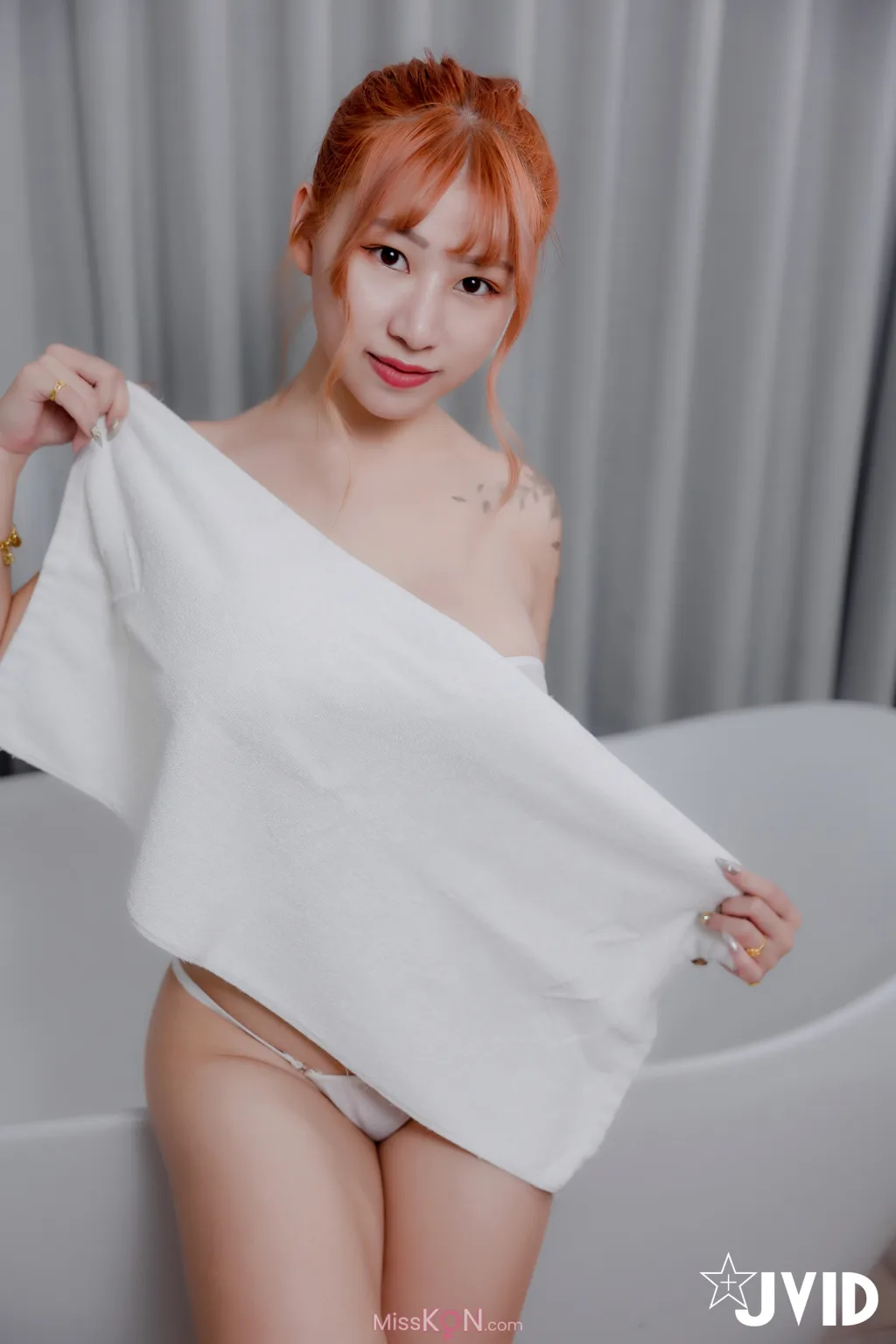 [JVID] 艾瑪好辣owo: 性感巨乳艾瑪女教練傳授健身密技太激烈BB濕濕的好害羞 (202 photos )