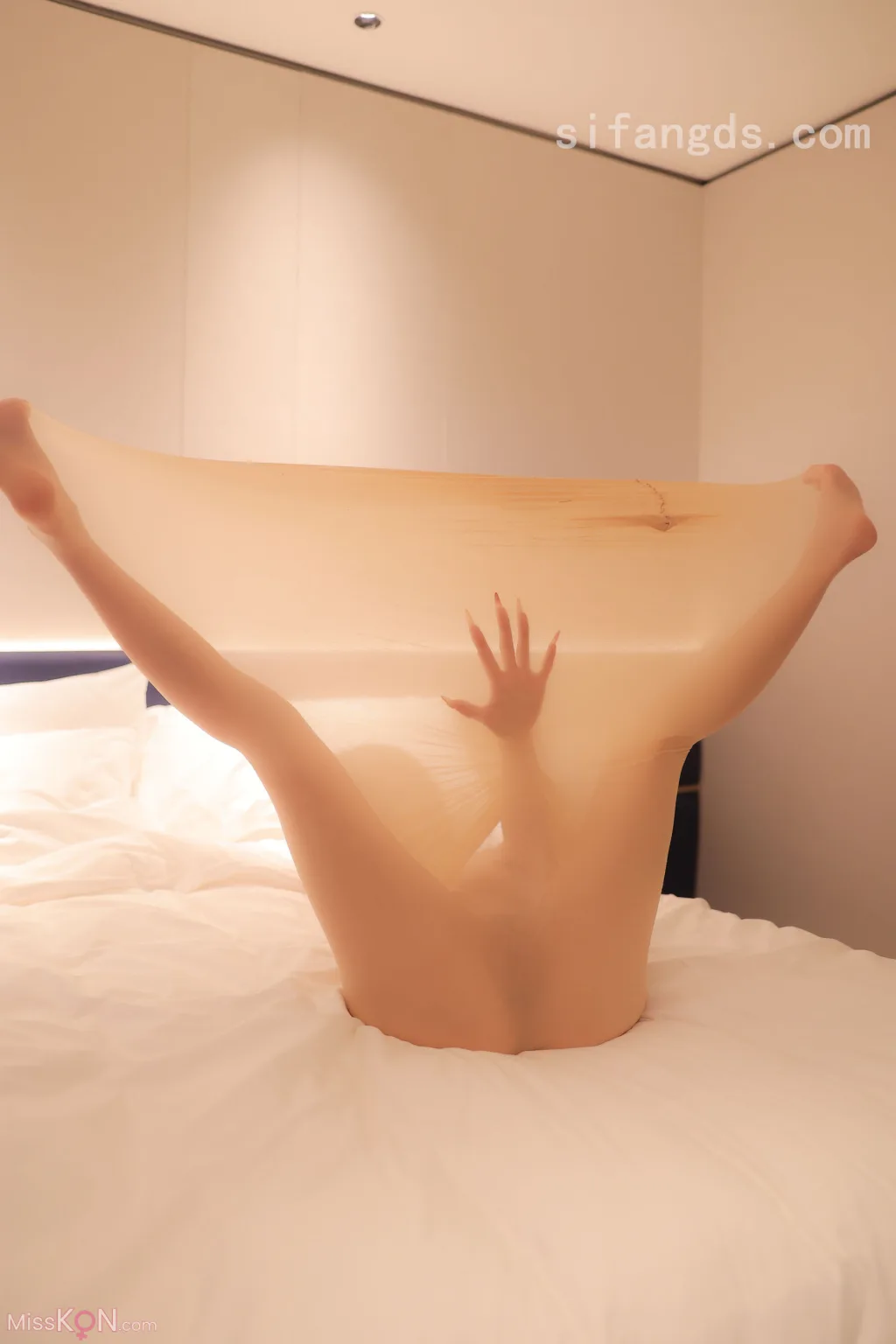 [XR Uncensored] Candy糖糖: R18 秀人网模特 破茧 (96 photos )