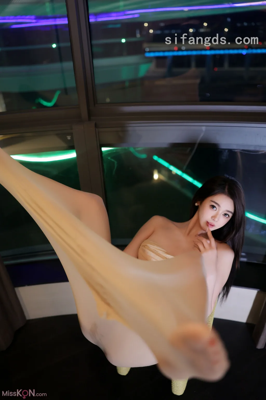 [XR Uncensored] Candy糖糖: R18 秀人网模特 破茧 (96 photos )