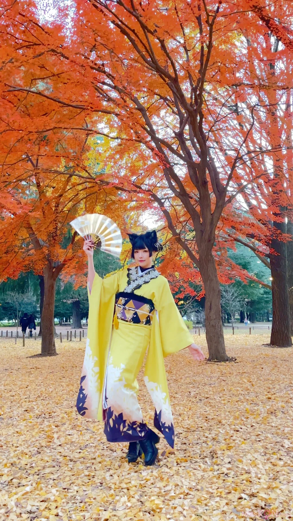 Coser@Ely_eee (ElyEE子): Ginkgo Black Cat 銀杏黑貓 (23 photos + 1 video)