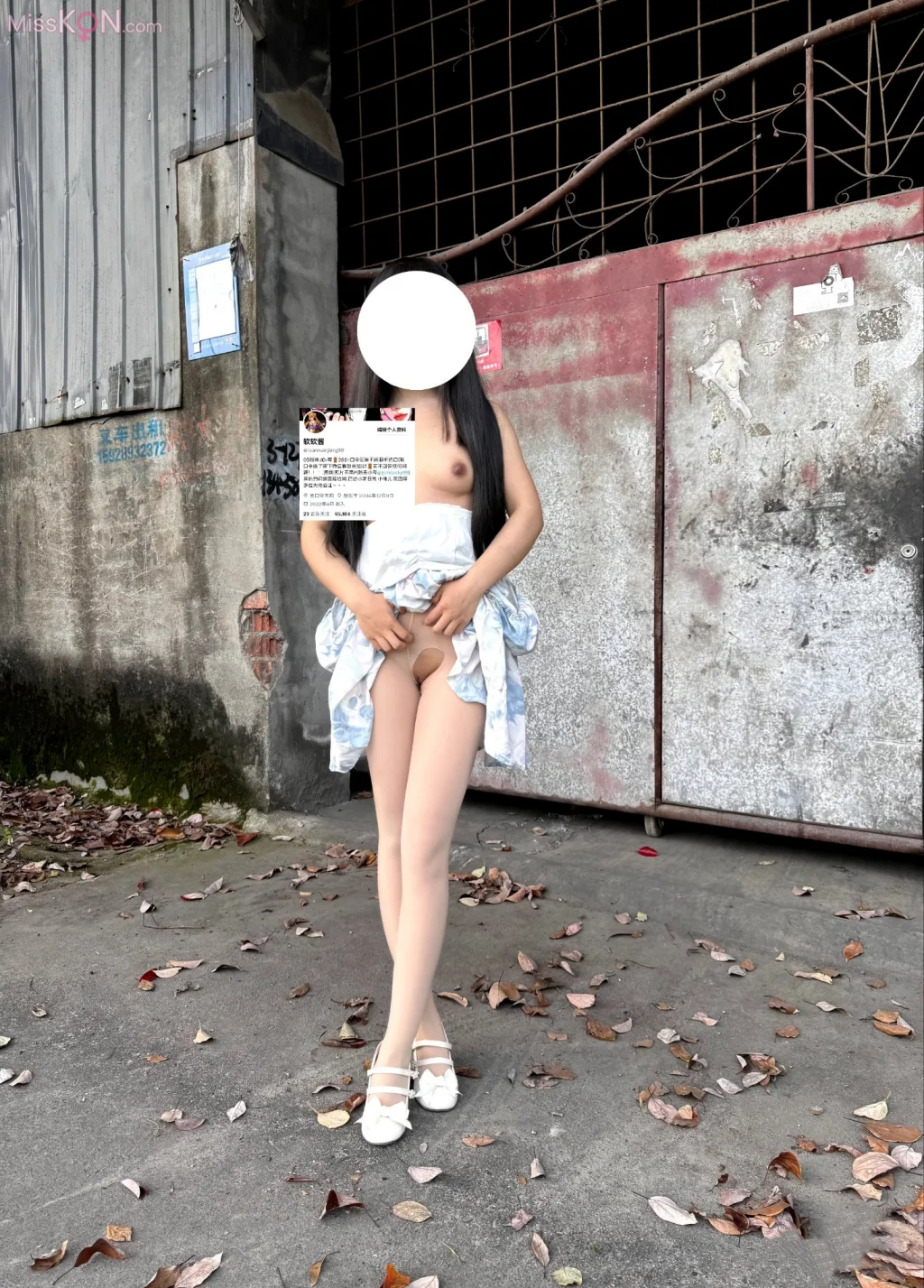 Coser@软软酱: 白虎萝莉私拍户外露出 (59 photos )