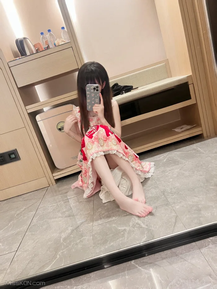 Coser@jasmine甜酱: 超嫩福利姬少女 爆浆勾人小妖精 (91 photos)