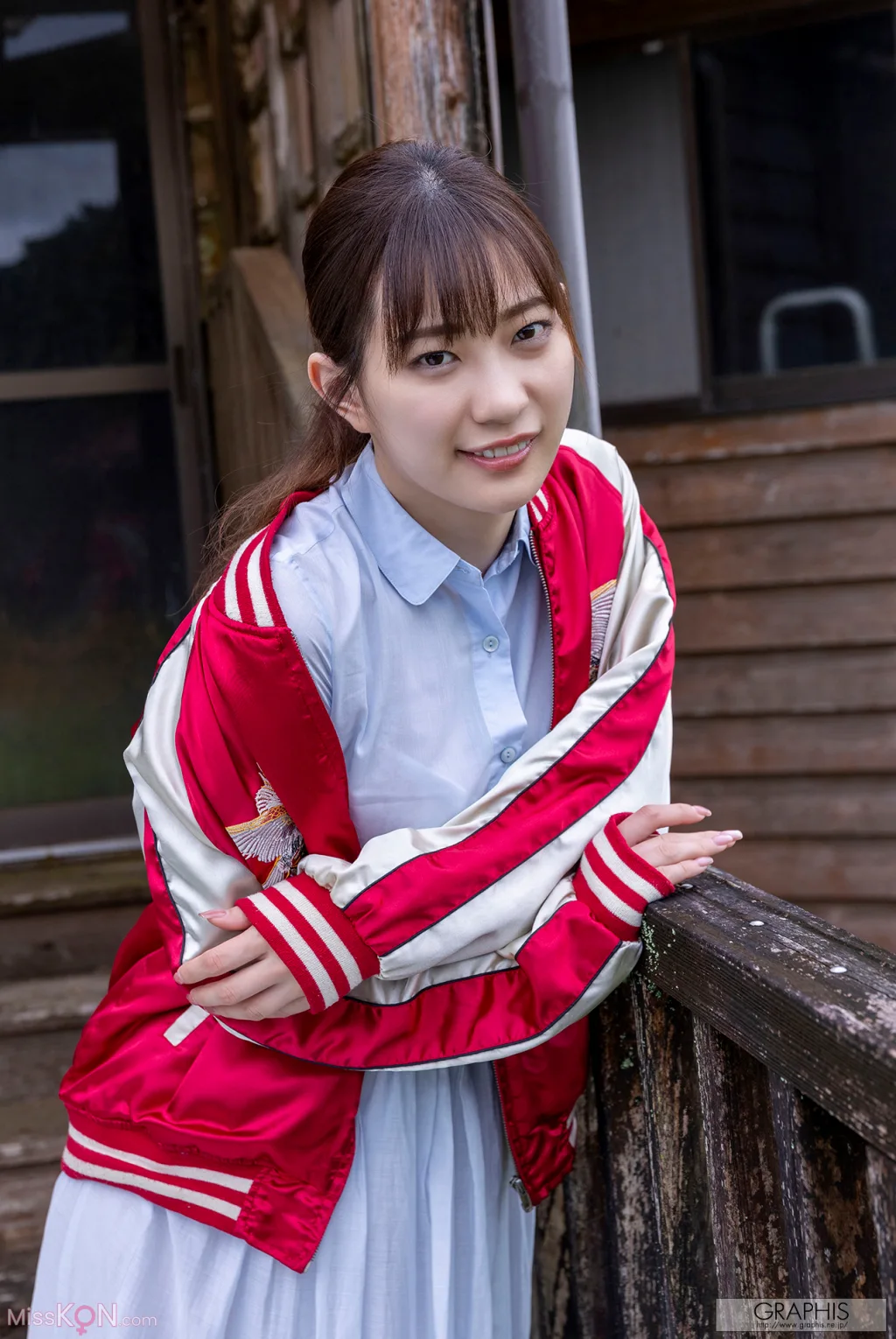[JP] Akari Mitani (美谷朱音): [Graphis Gals] No.560 Vermilion (161 photos)