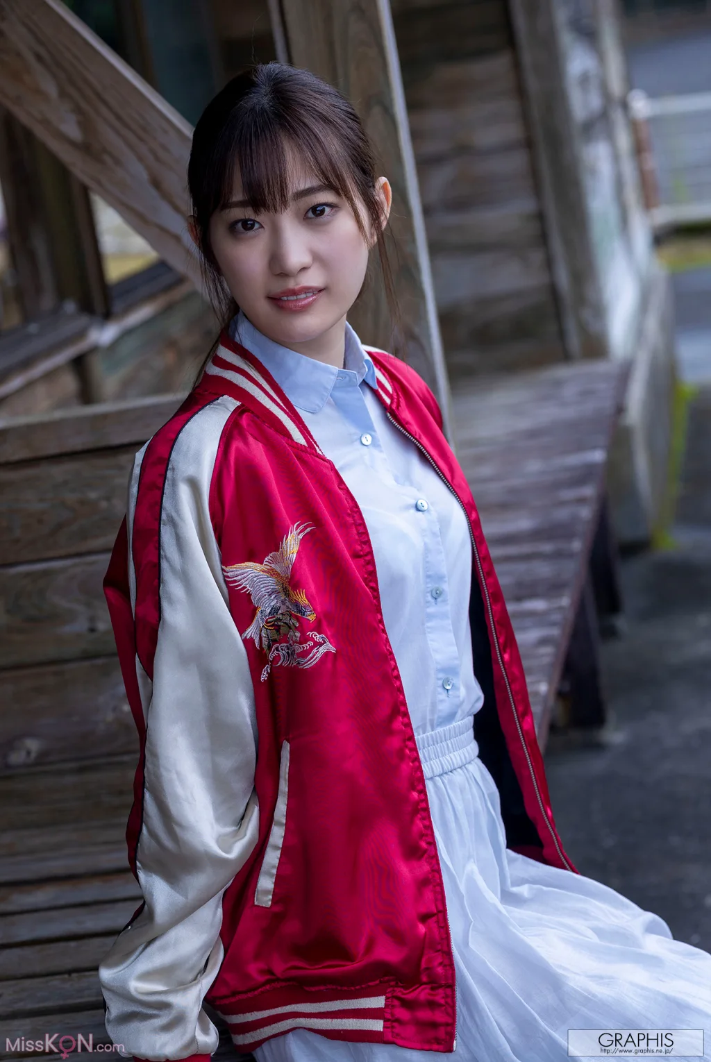 [JP] Akari Mitani (美谷朱音): [Graphis Gals] No.560 Vermilion (161 photos)