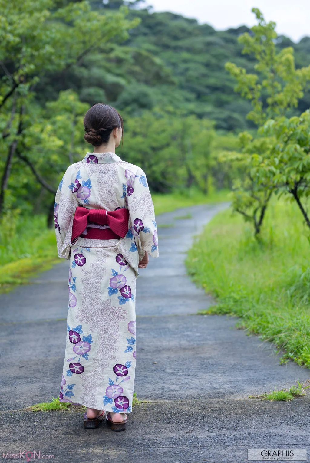 [JP] Akari Mitani (美谷朱音): [Graphis Gals] No.560 Vermilion (161 photos)