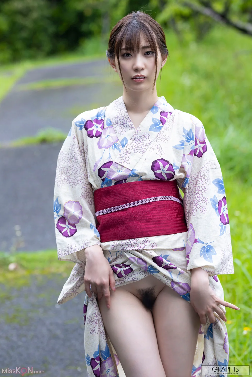 [JP] Akari Mitani (美谷朱音): [Graphis Gals] No.560 Vermilion (161 photos)