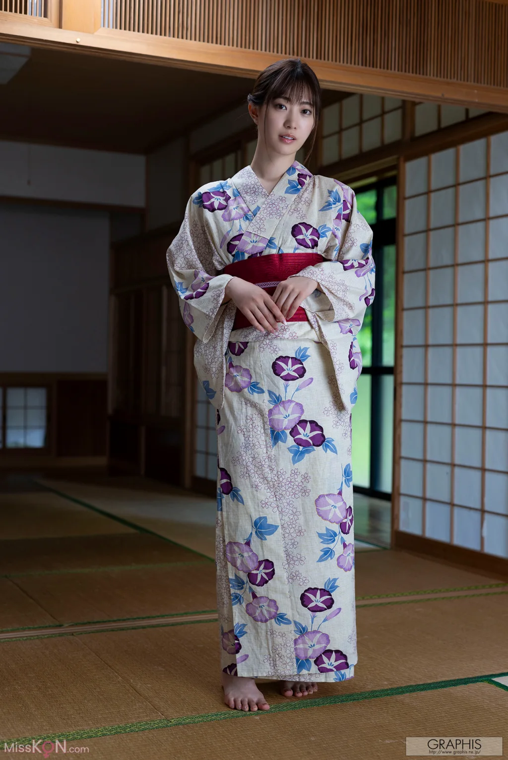 [JP] Akari Mitani (美谷朱音): [Graphis Gals] No.560 Vermilion (161 photos)