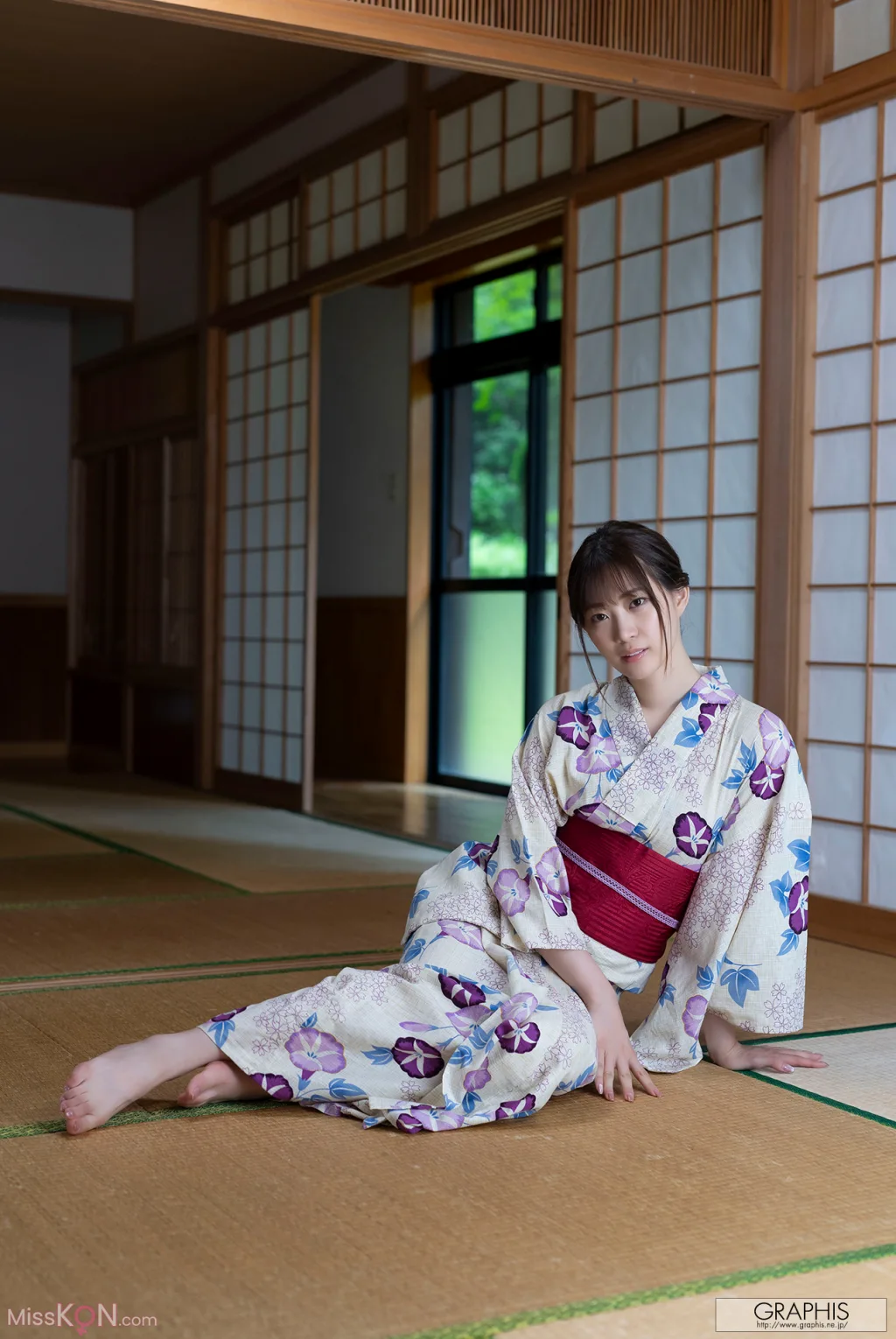 [JP] Akari Mitani (美谷朱音): [Graphis Gals] No.560 Vermilion (161 photos)