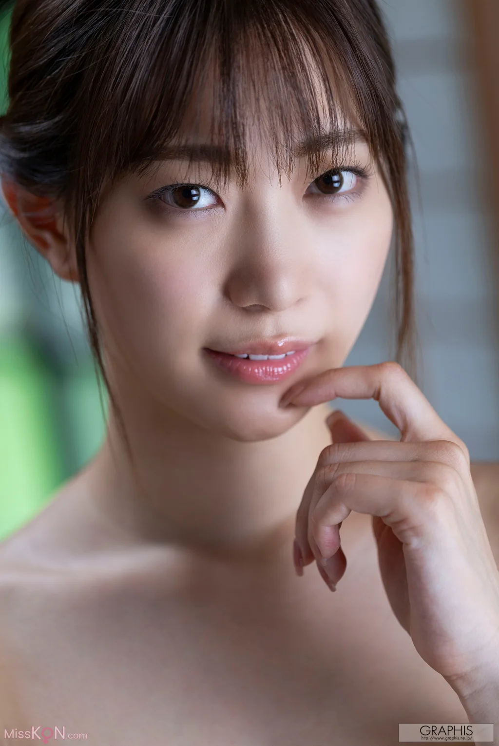 [JP] Akari Mitani (美谷朱音): [Graphis Gals] No.560 Vermilion (161 photos)