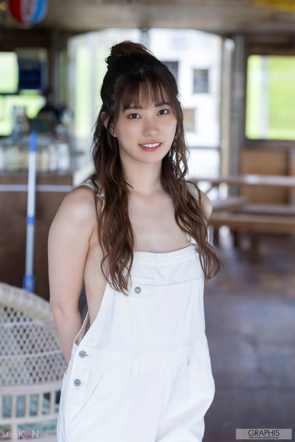[JP] Akari Mitani (美谷朱音): [Graphis Gals] No.560 Vermilion (161 photos)