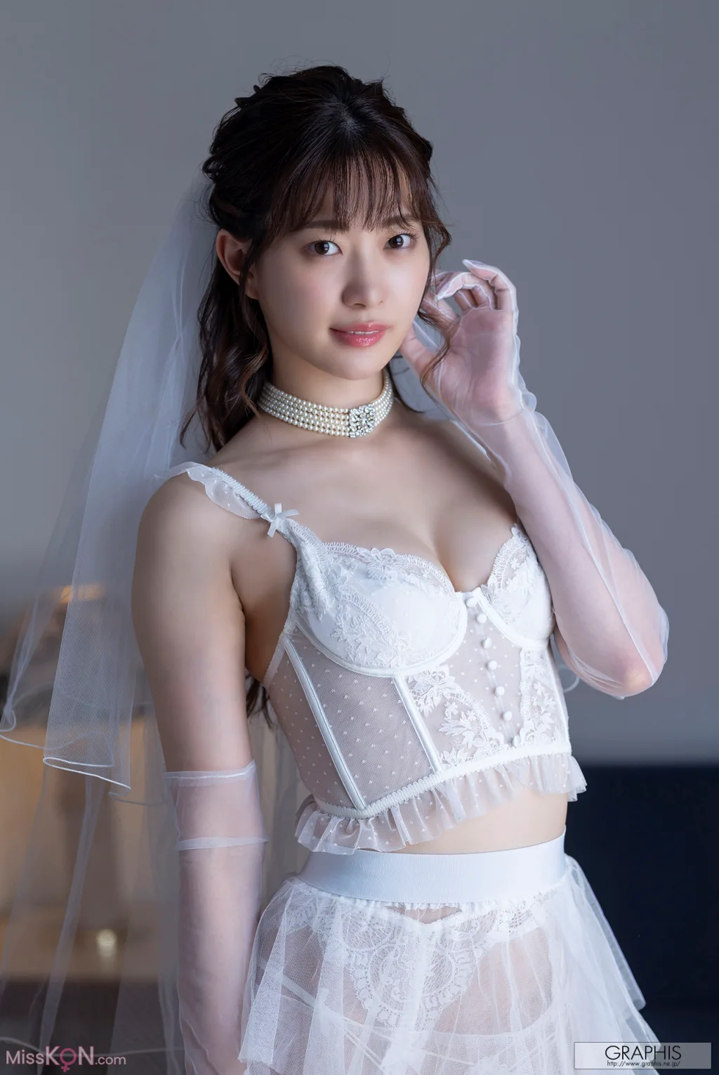 [JP] Akari Mitani (美谷朱音): [Graphis Gals] No.560 Vermilion (161 photos)