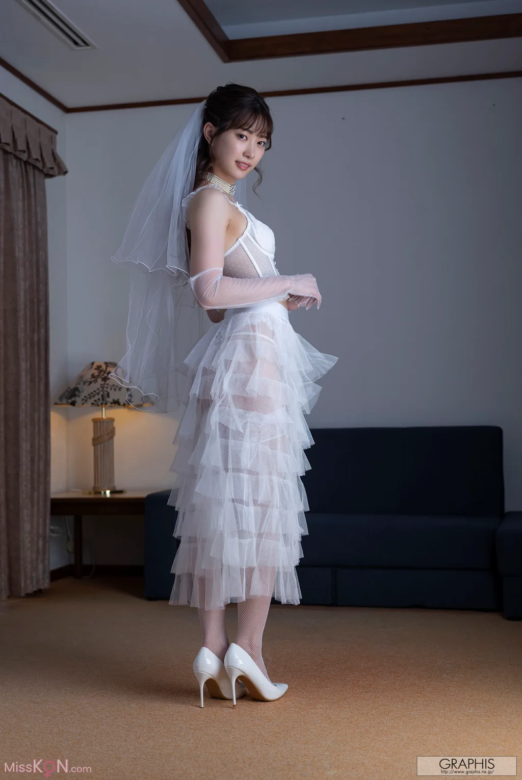 [JP] Akari Mitani (美谷朱音): [Graphis Gals] No.560 Vermilion (161 photos)