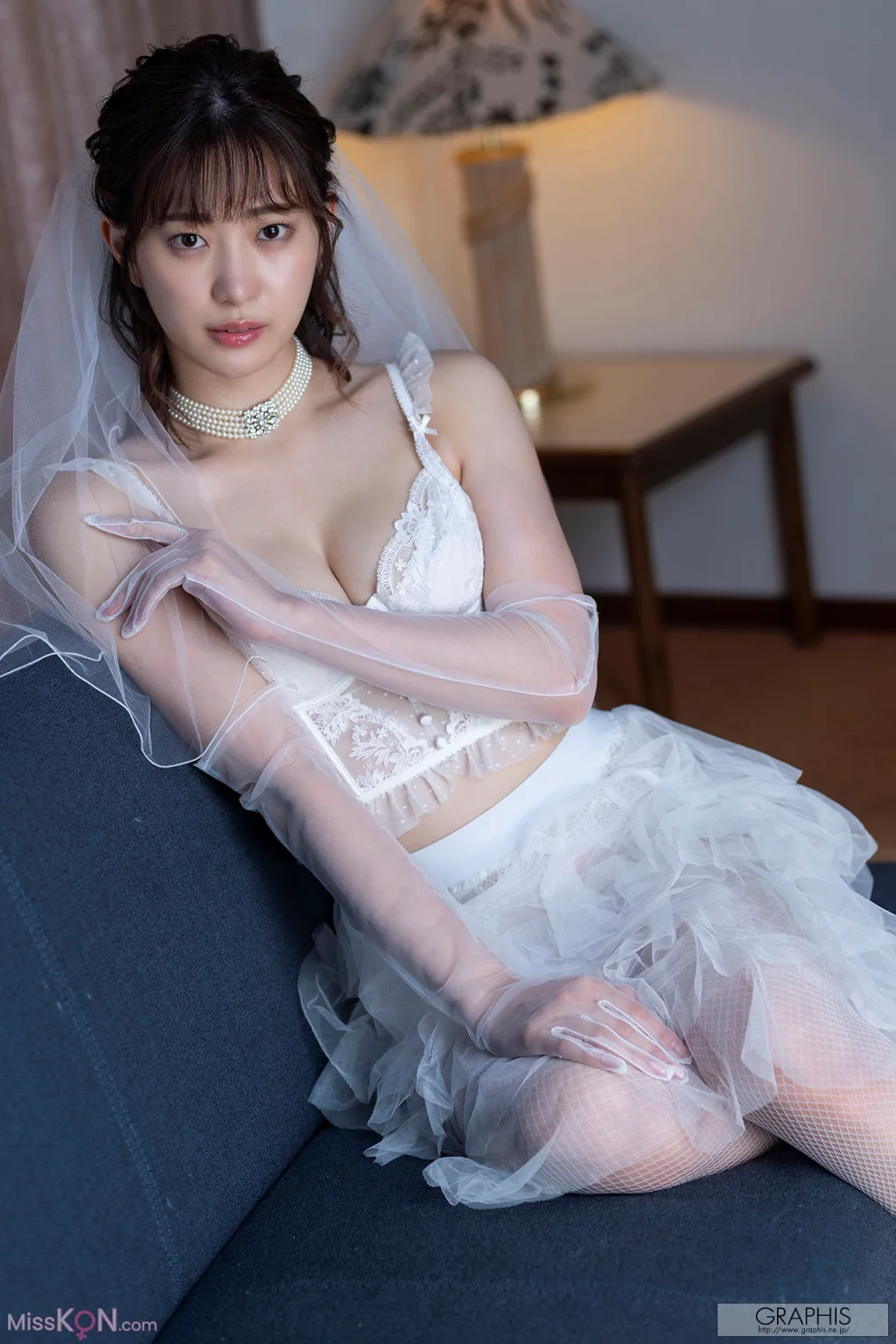 [JP] Akari Mitani (美谷朱音): [Graphis Gals] No.560 Vermilion (161 photos)