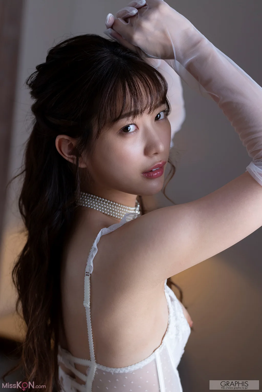 [JP] Akari Mitani (美谷朱音): [Graphis Gals] No.560 Vermilion (161 photos)