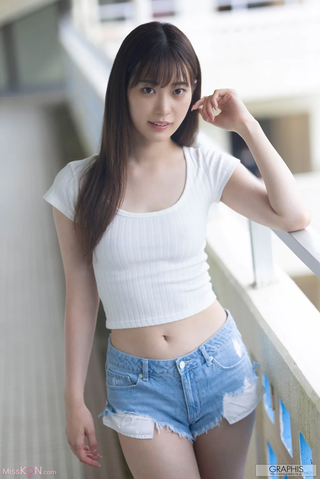 [JP] Akari Mitani (美谷朱音): [Graphis Gals] No.560 Vermilion (161 photos)