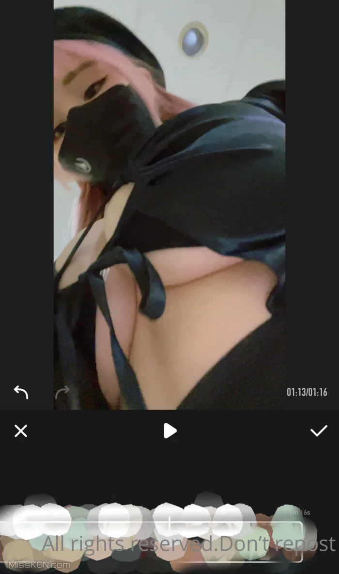 [OF] JANiE 泥泥: 北捷手扶梯驚現爆乳妹「超大尺寸」緩緩上升，男性旅客塞爆「泥泥學姐大膽自拍」 (380 photos )