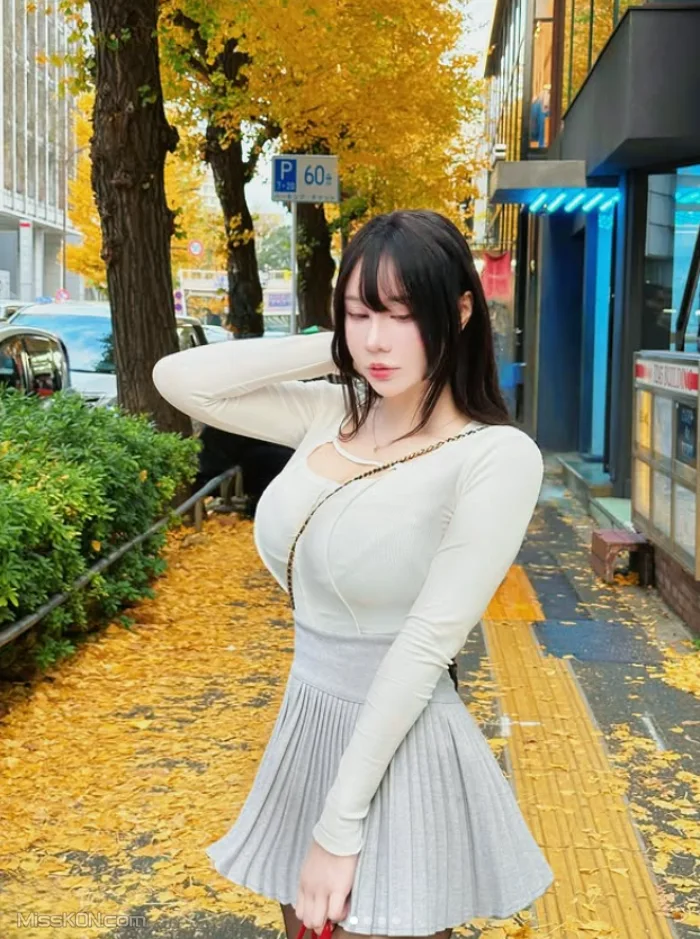 [OF] JANiE 泥泥: 北捷手扶梯驚現爆乳妹「超大尺寸」緩緩上升，男性旅客塞爆「泥泥學姐大膽自拍」 (380 photos )