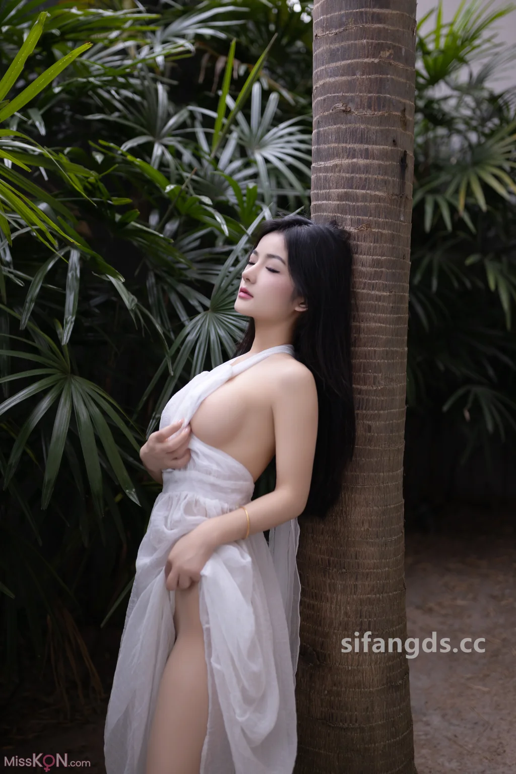 [XR Uncensored] 谭小灵: R18 秀人网模特 白色连衣裙下的无内肉丝 (91 ảnh )