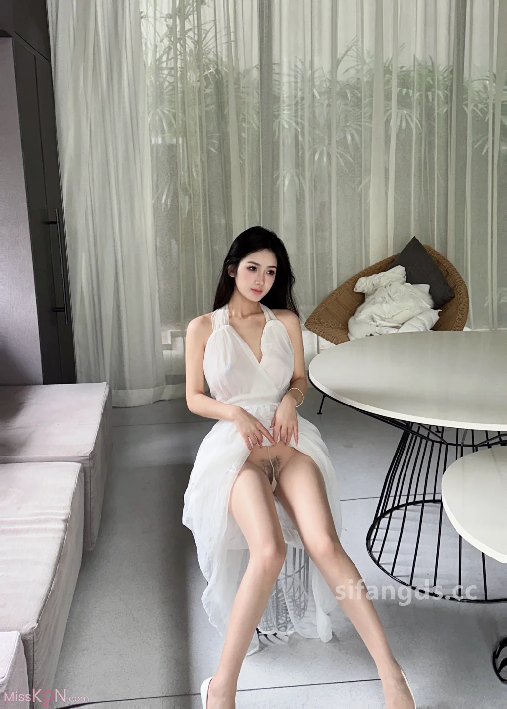 [XR Uncensored] 谭小灵: R18 秀人网模特 白色连衣裙下的无内肉丝 (91 ảnh )