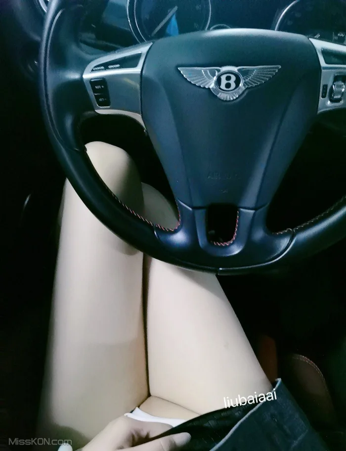 liubaiaai: 極品女神美穴超粉爽爆啪啪啪 (37 photos )