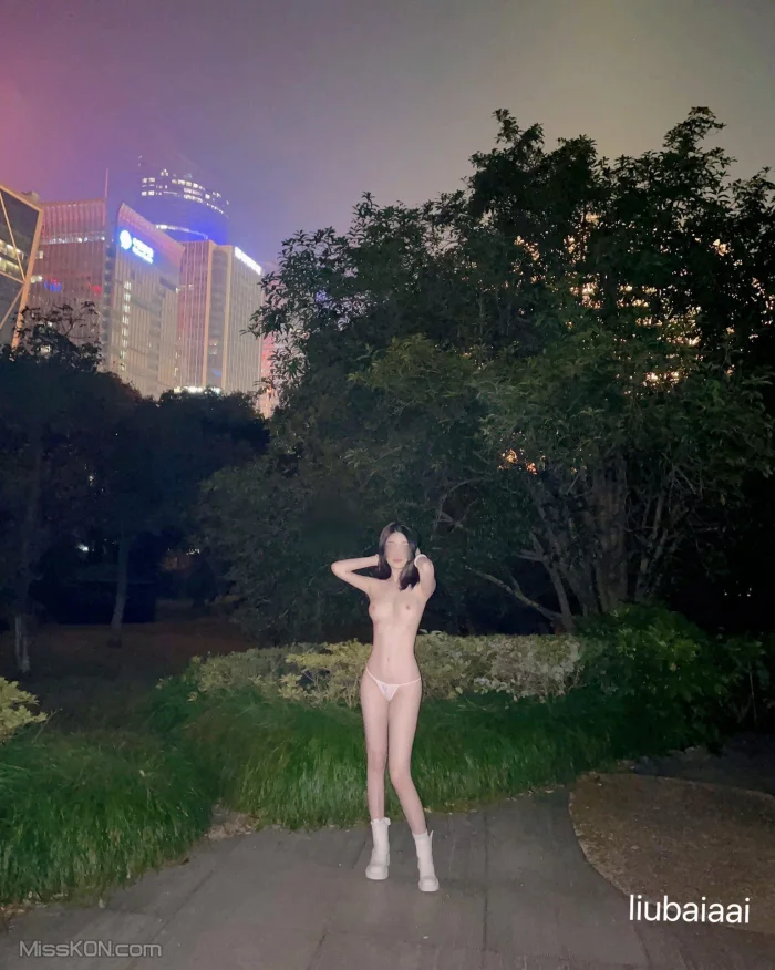 liubaiaai: 極品女神美穴超粉爽爆啪啪啪 (37 photos )