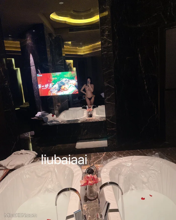 liubaiaai: 極品女神美穴超粉爽爆啪啪啪 (37 photos )