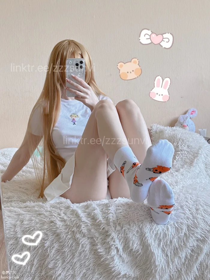 Coser@zzzsunvi: 顶级Cos白虎萝莉美女 治愈系少女的温馨日常 (190 photos + 4 videos)