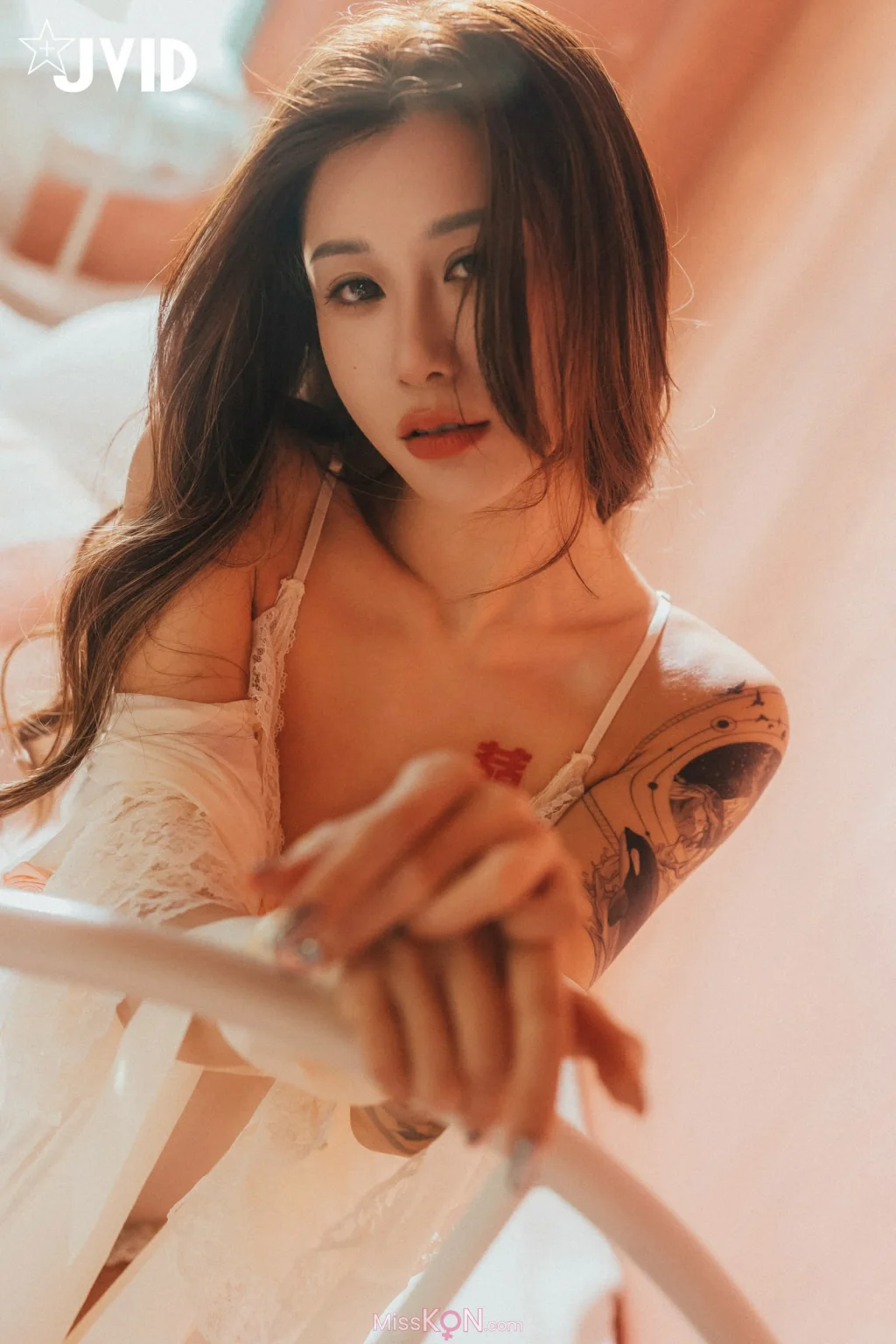 [JVID] Lara 雙囍: 獨留的時光 與雙囍纏綿在浪漫花房的情緒與身體交流 (159 photos)