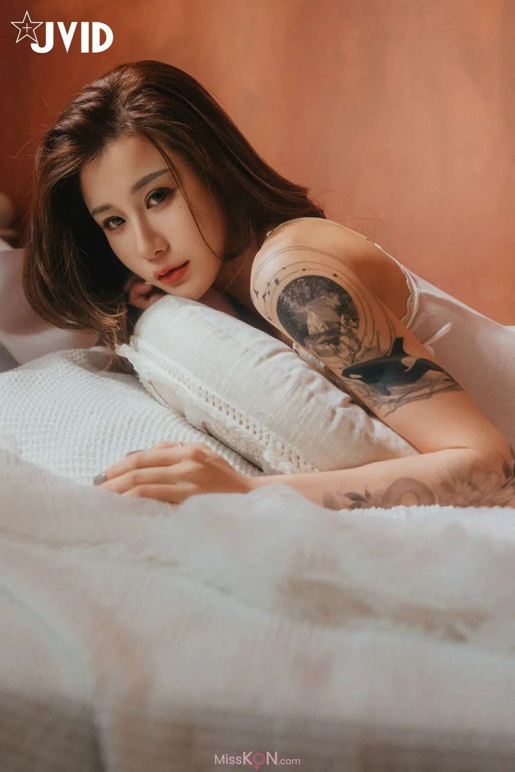 [JVID] Lara 雙囍: 獨留的時光 與雙囍纏綿在浪漫花房的情緒與身體交流 (159 photos)