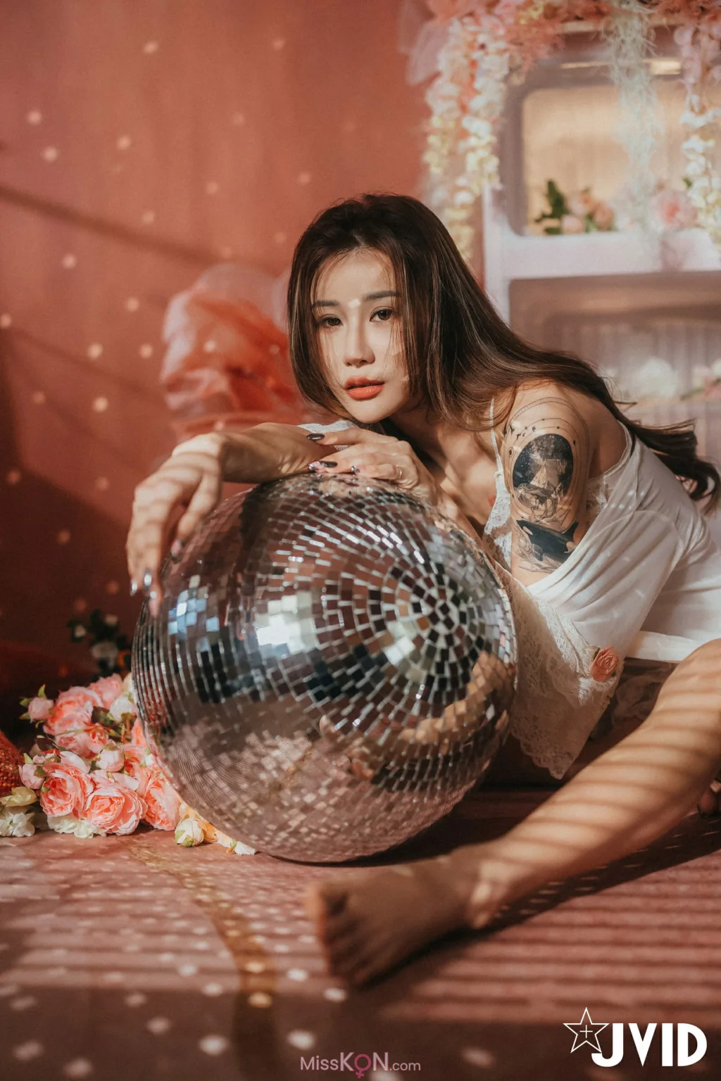 [JVID] Lara 雙囍: 獨留的時光 與雙囍纏綿在浪漫花房的情緒與身體交流 (159 photos)