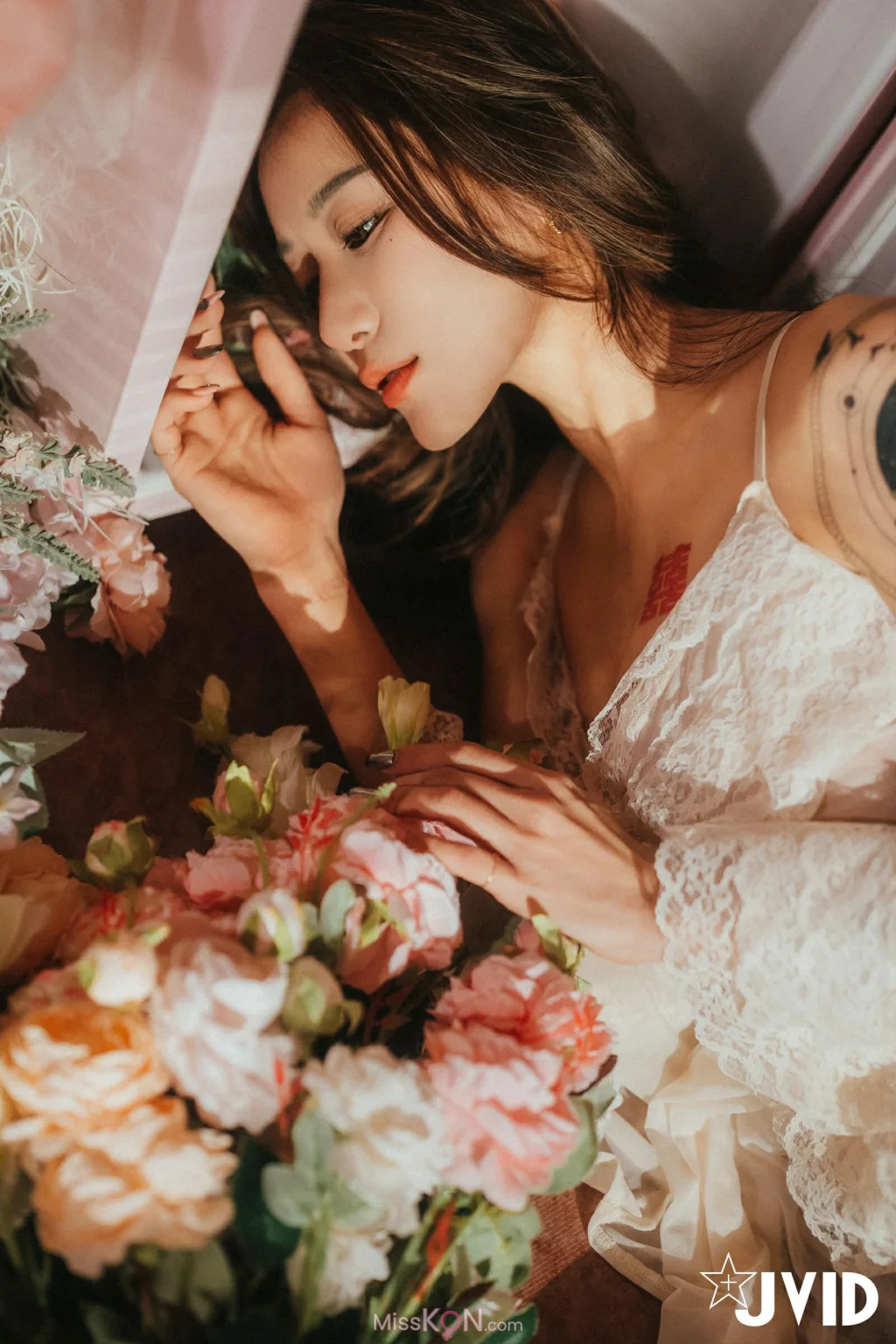 [JVID] Lara 雙囍: 獨留的時光 與雙囍纏綿在浪漫花房的情緒與身體交流 (159 photos)