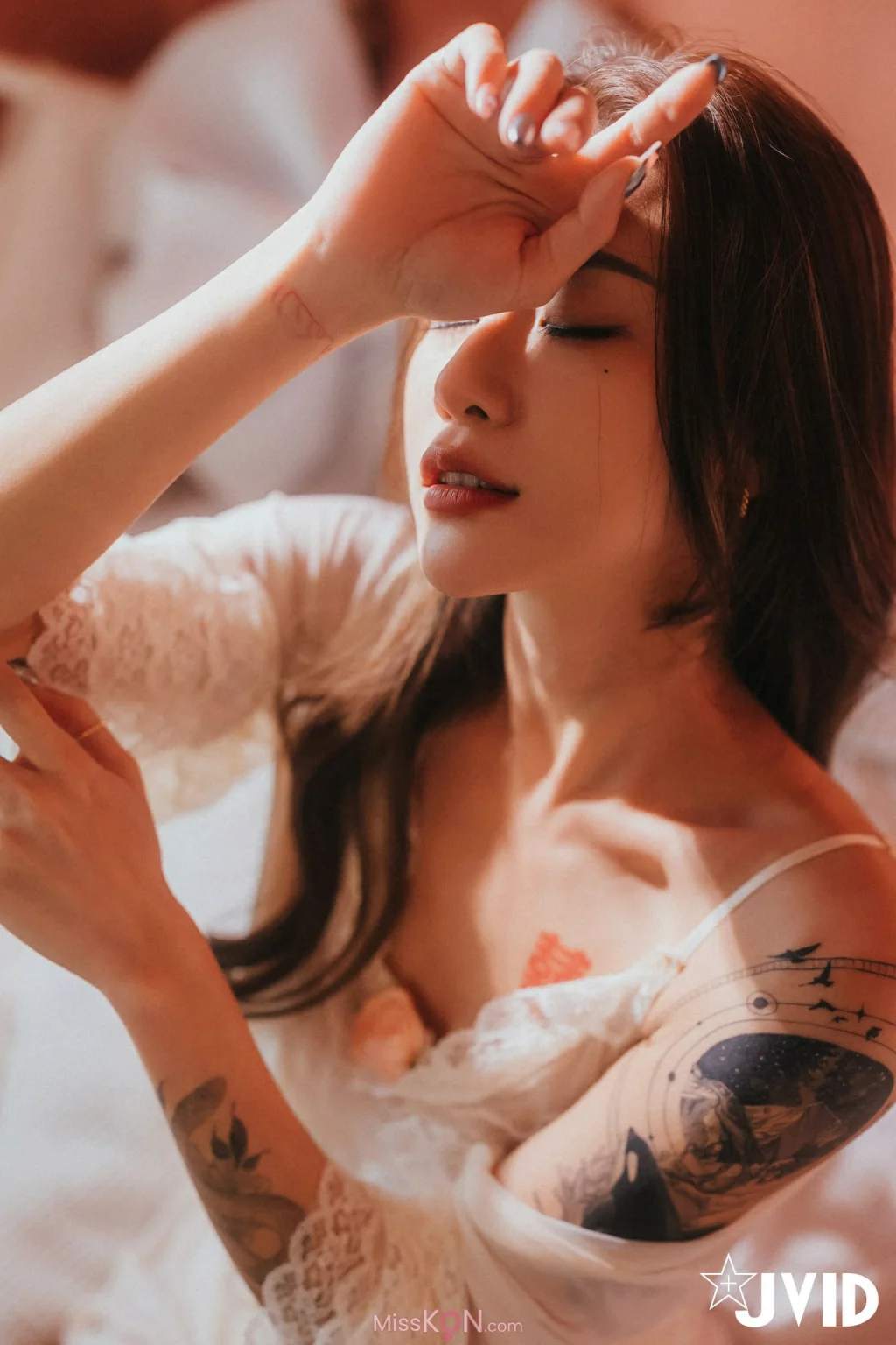 [JVID] Lara 雙囍: 獨留的時光 與雙囍纏綿在浪漫花房的情緒與身體交流 (159 photos)