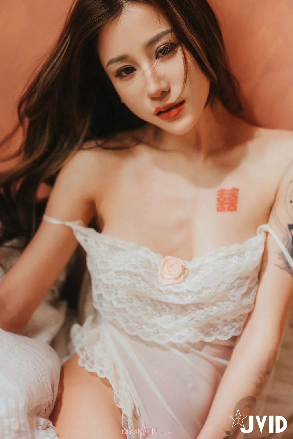 [JVID] Lara 雙囍: 獨留的時光 與雙囍纏綿在浪漫花房的情緒與身體交流 (159 photos)
