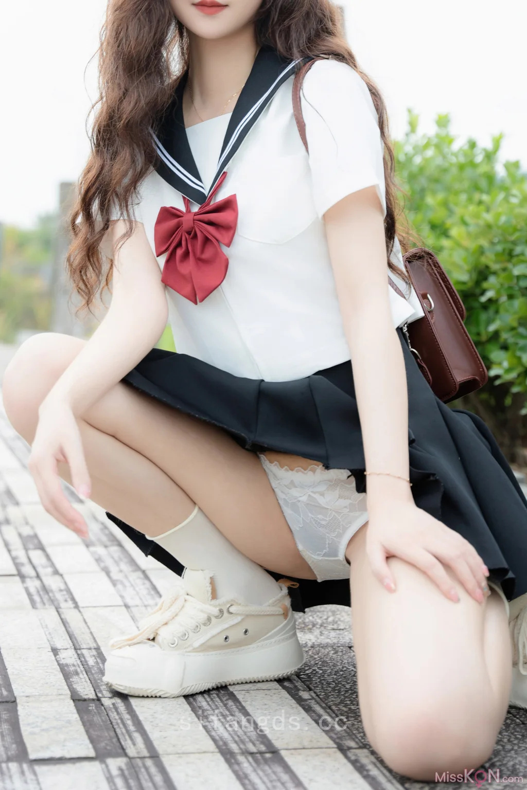 [XR Uncensored] 拍黄瓜: R18 秀人网模特 纯真与活力的完美结合 (99 photos )
