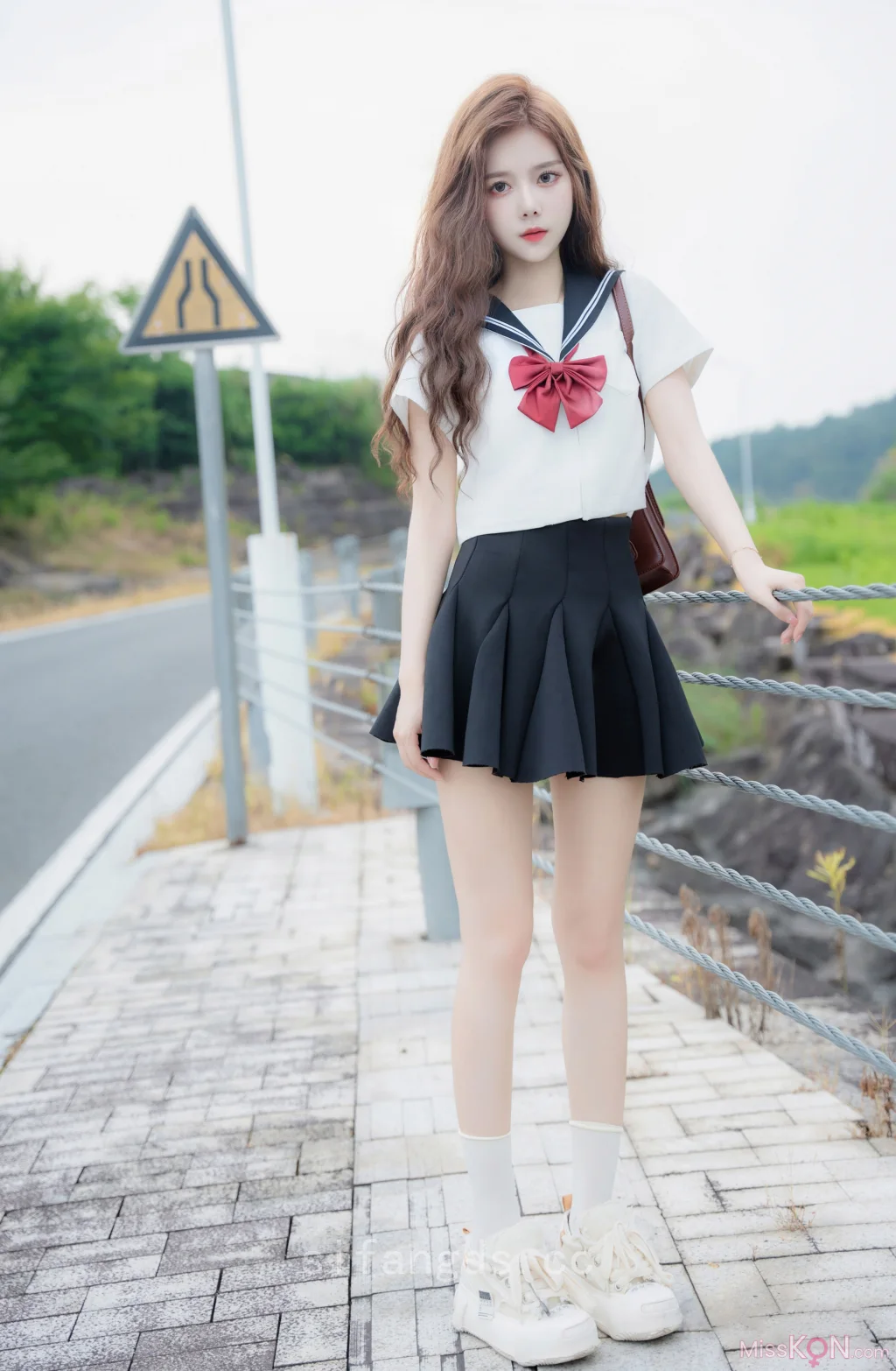 [XR Uncensored] 拍黄瓜: R18 秀人网模特 纯真与活力的完美结合 (99 photos )