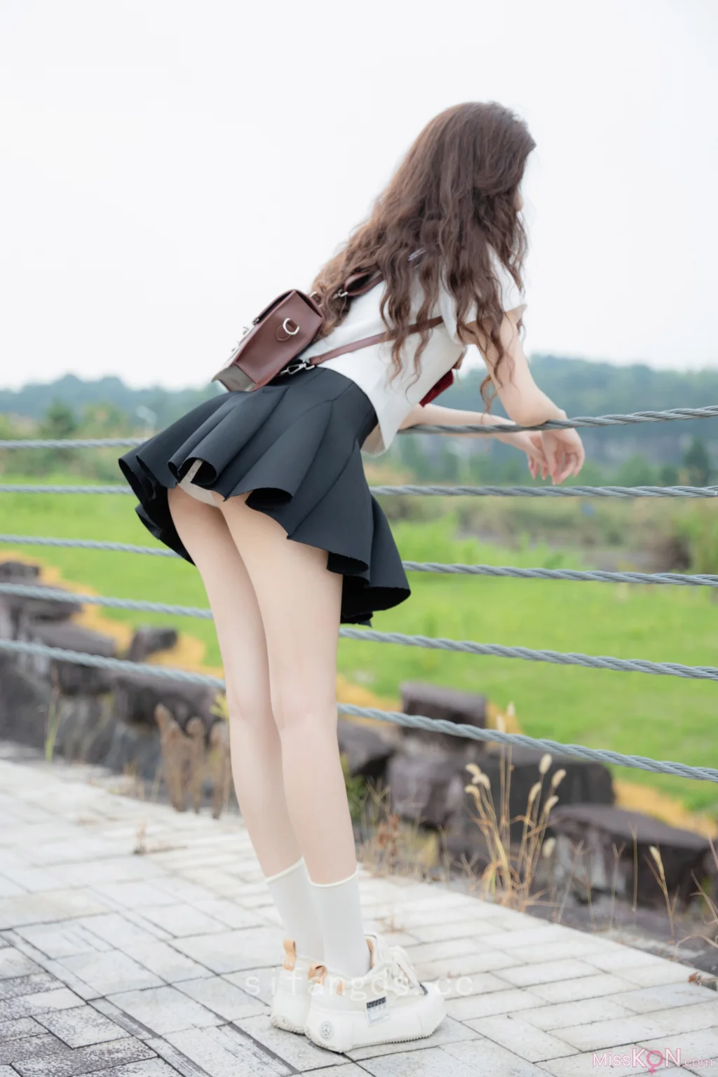 [XR Uncensored] 拍黄瓜: R18 秀人网模特 纯真与活力的完美结合 (99 photos )