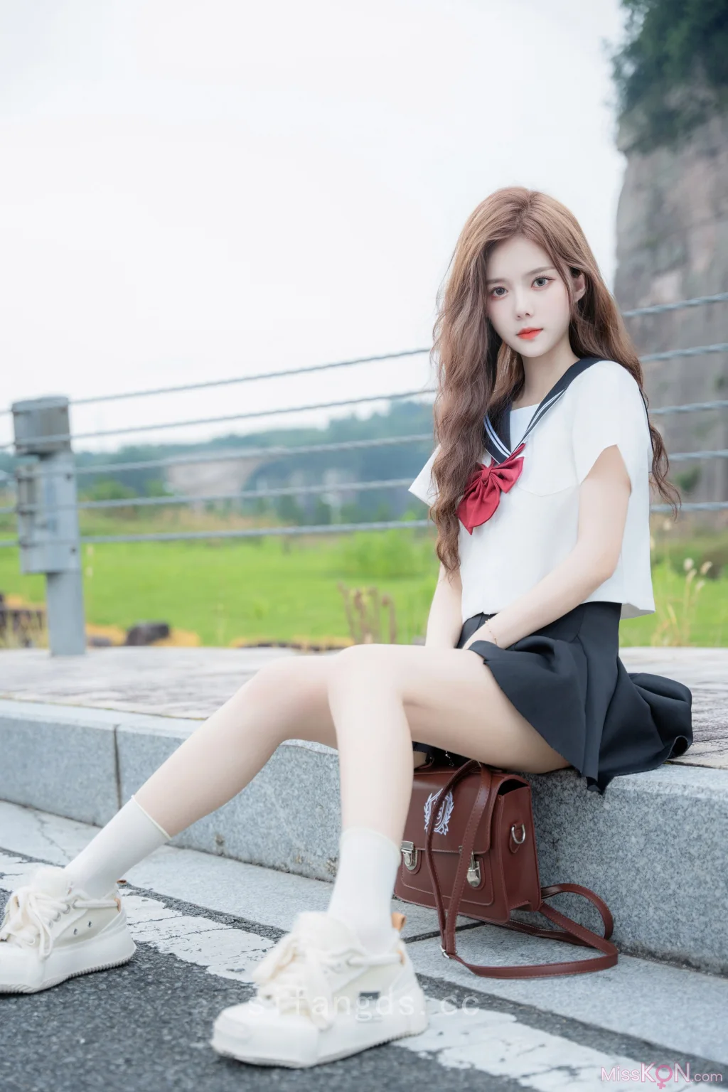 [XR Uncensored] 拍黄瓜: R18 秀人网模特 纯真与活力的完美结合 (99 photos )