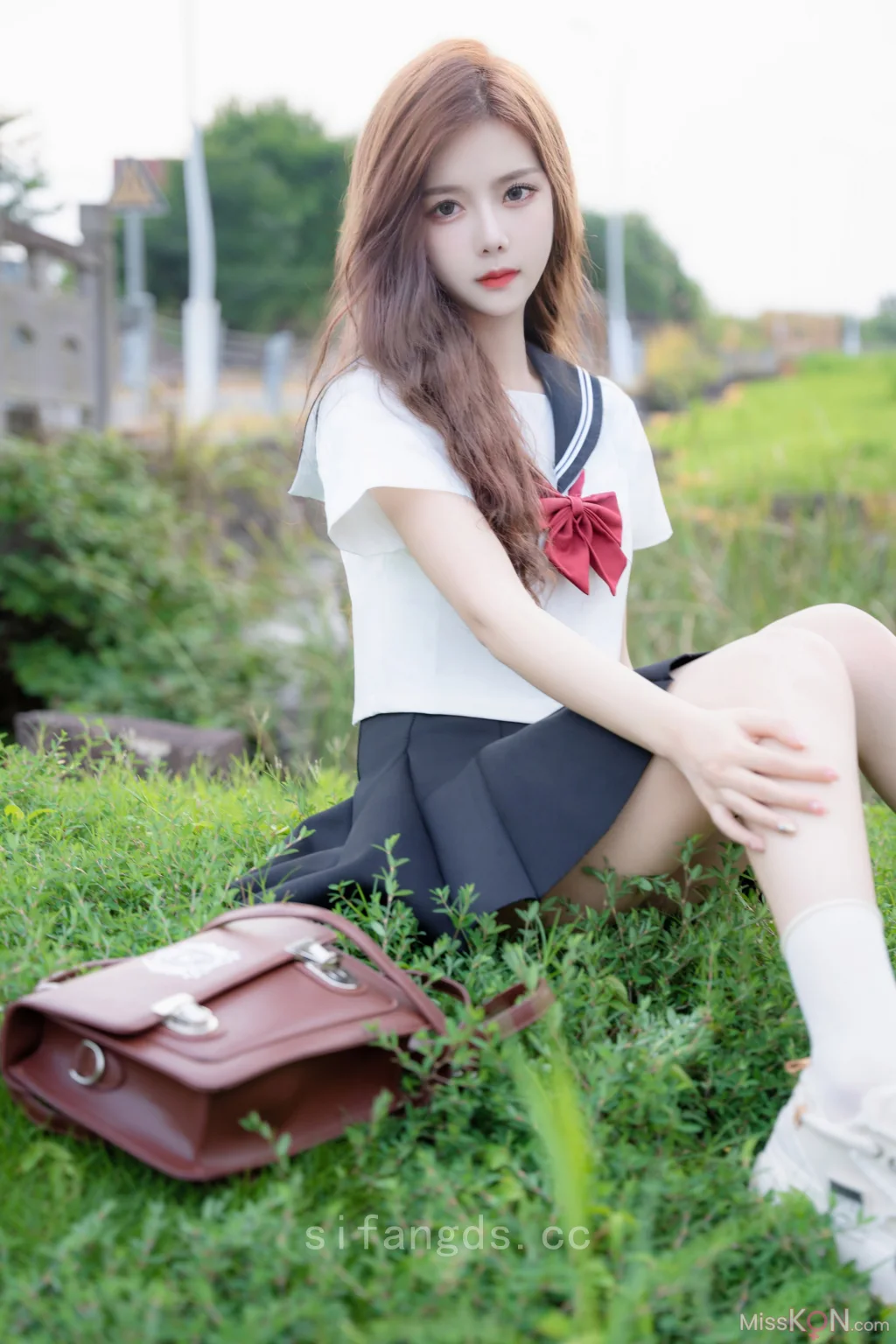 [XR Uncensored] 拍黄瓜: R18 秀人网模特 纯真与活力的完美结合 (99 photos )