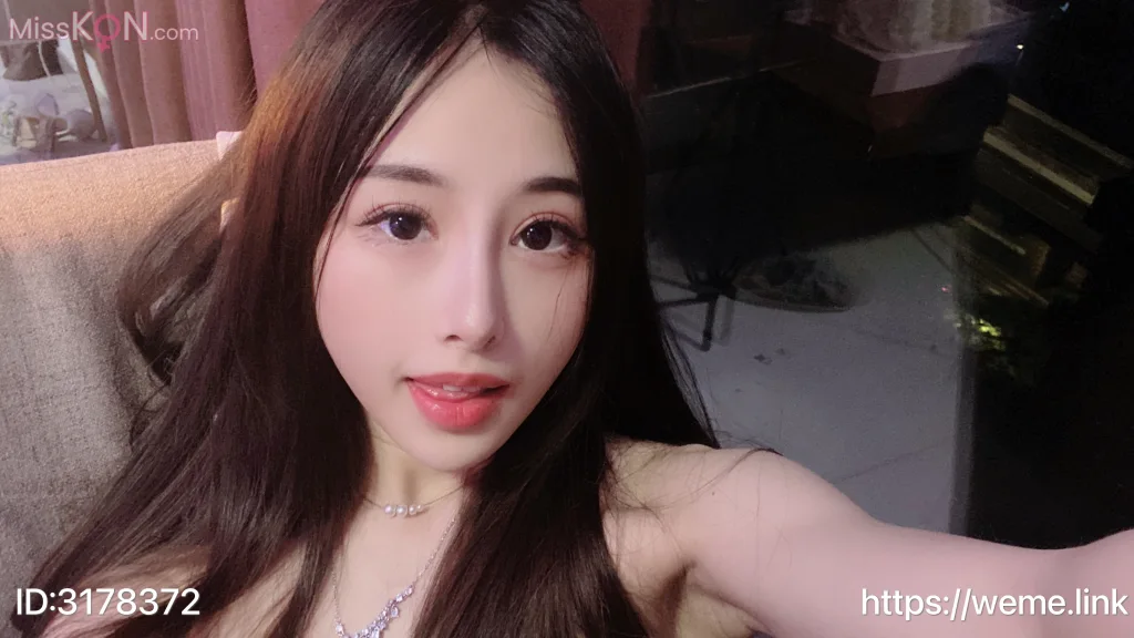 小萌子: 2024 Collection (105 photos)