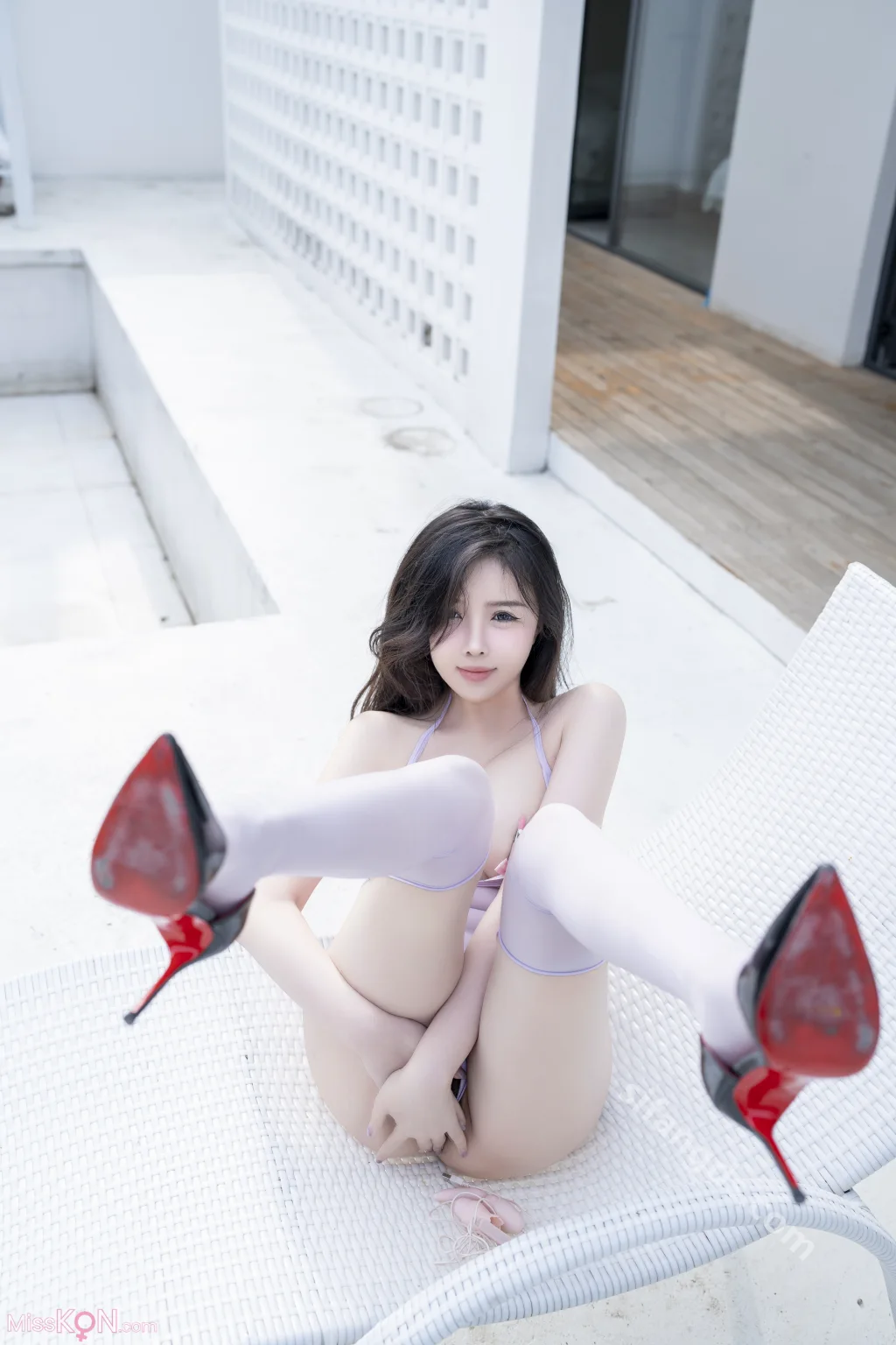 [XR Uncensored] 袁圆: R18 秀人网模特 山下的风光 (95 photos )