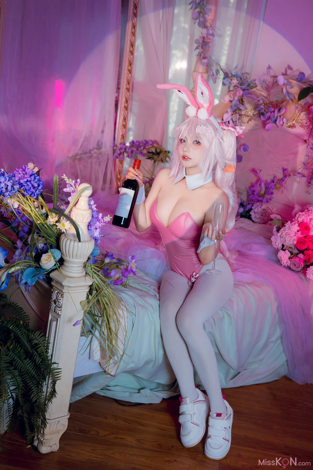 Coser@是一只熊仔吗: Nikke爱丽丝兔女郎 (50 photos)