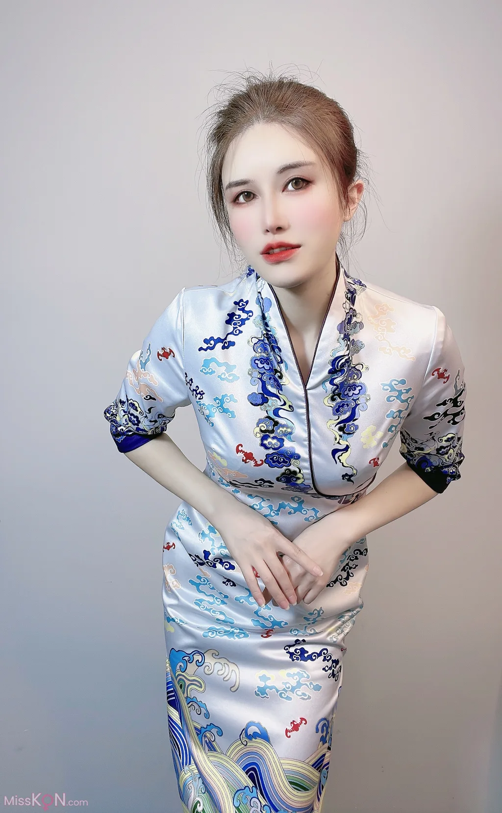 Coser@鹿八岁: 预售期间附送自拍图 (27 photos + 1 video)