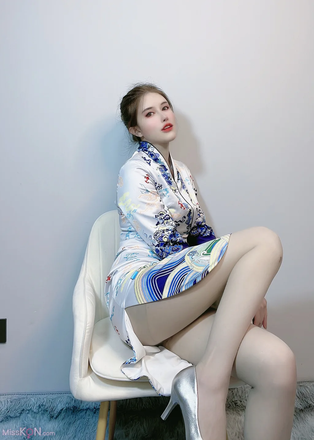 Coser@鹿八岁: 预售期间附送自拍图 (27 photos + 1 video)