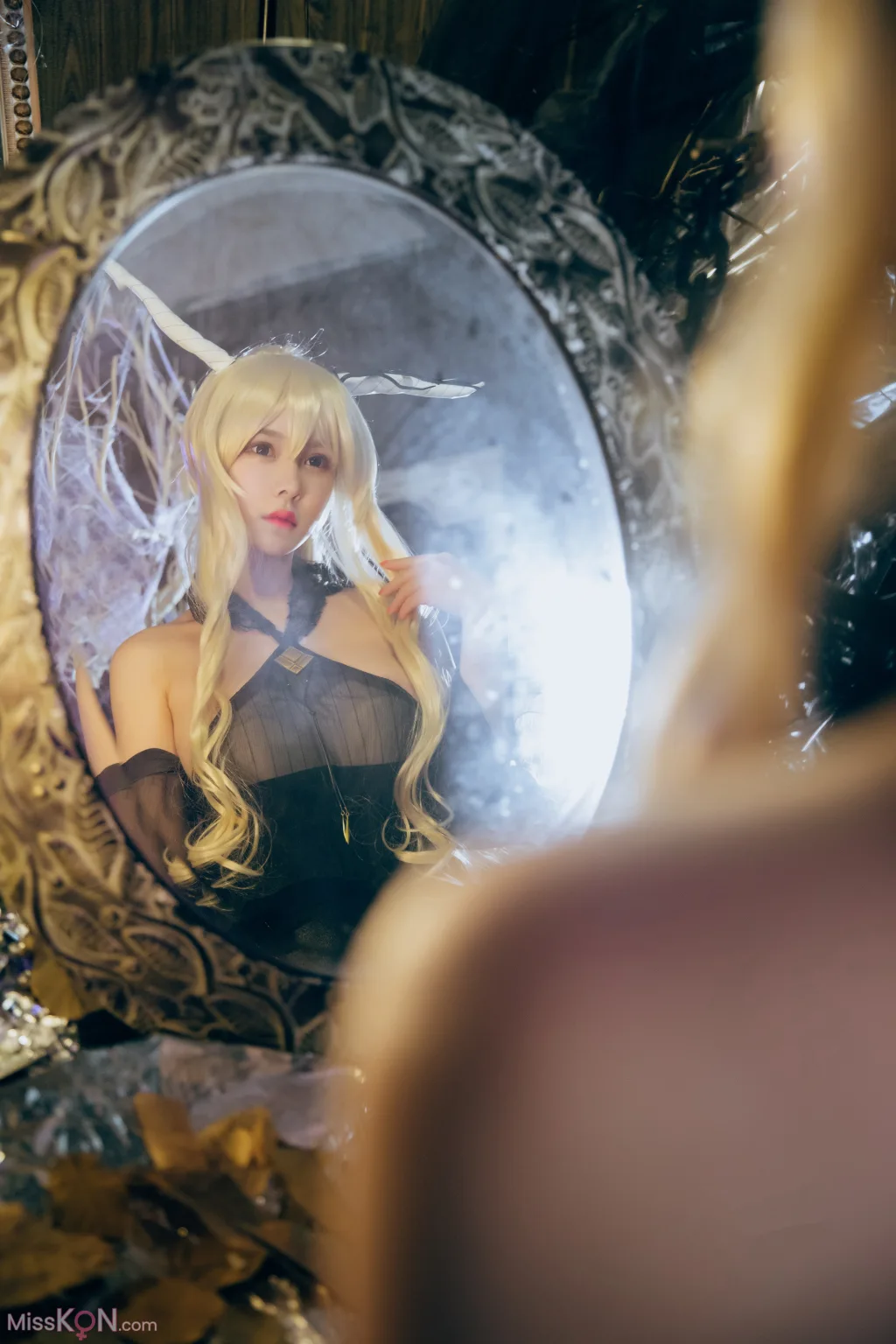Coser@亚马逊鲶鱼: 明日方舟 闪灵 泳衣 (20 photos)
