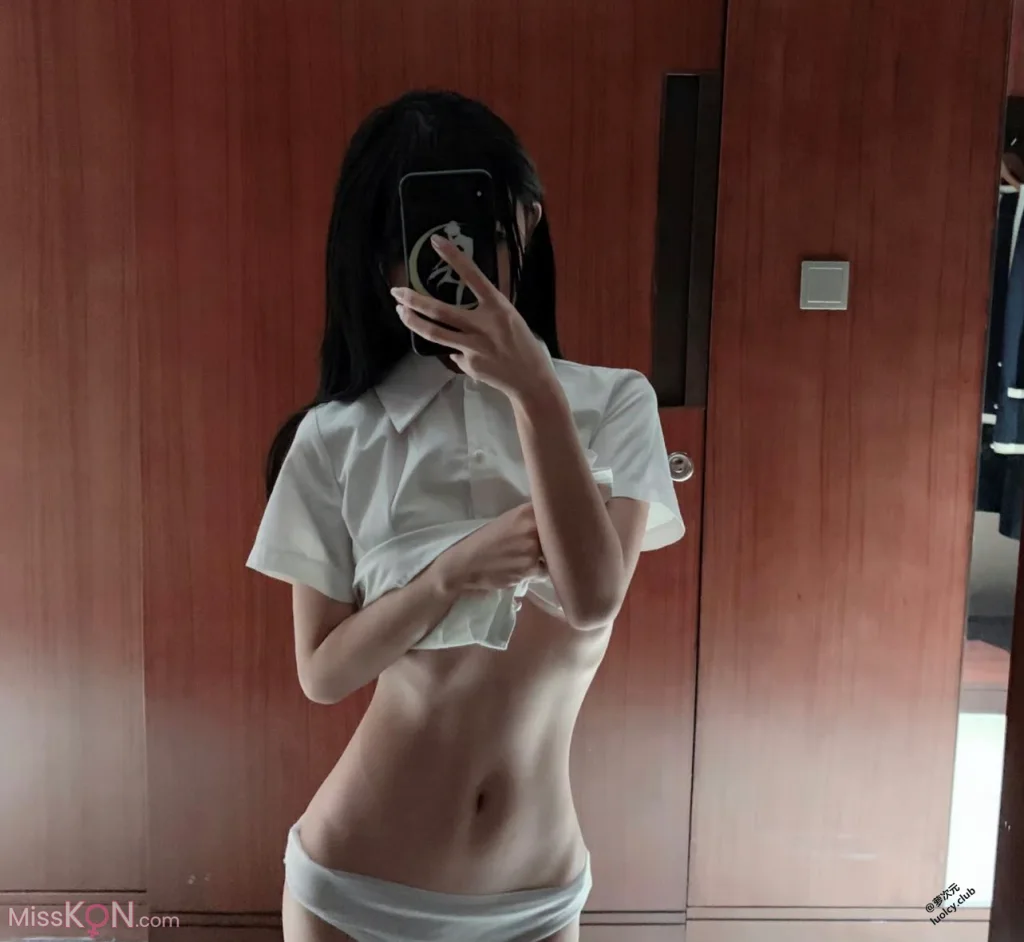 Coser@小白奶兔&amp;点心兔: 黑白丝女仆 (33 photos + 1 video)