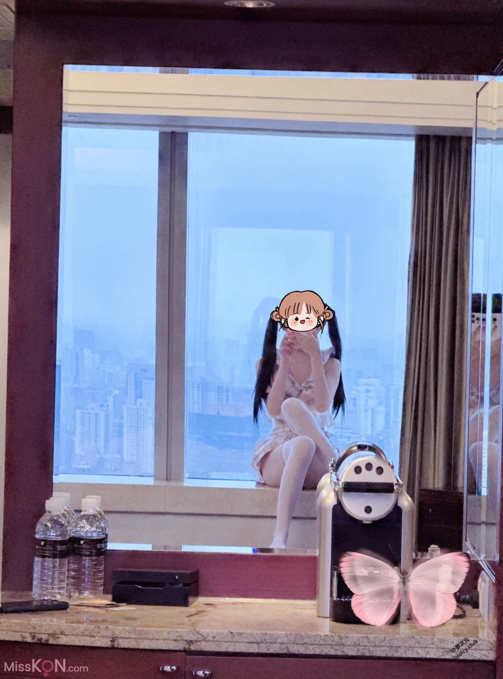Coser@小白奶兔&点心兔: 黑白丝女仆 (33 photos + 1 video) – Page 3