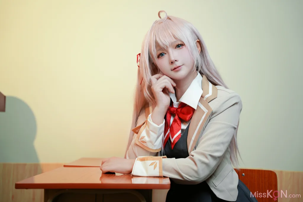 Coser@喜欢爱理吗: 不时以俄语轻声遮羞的邻座艾莉同学 (30 photos)