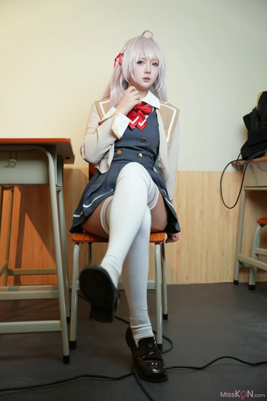 Coser@喜欢爱理吗: 不时以俄语轻声遮羞的邻座艾莉同学 (30 photos)