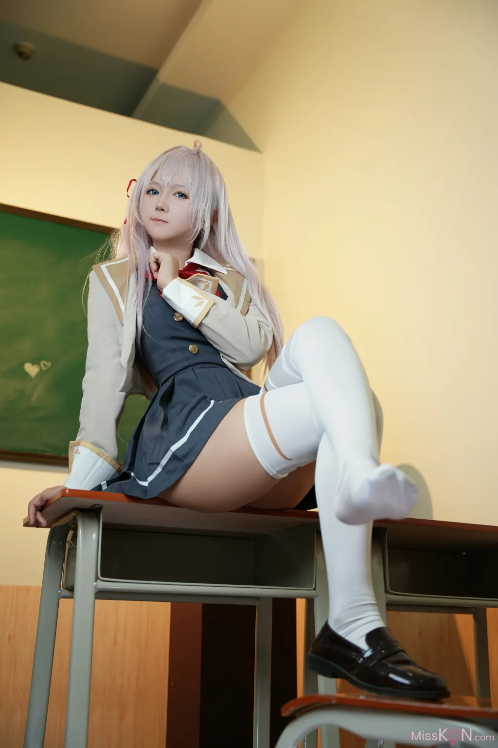 Coser@喜欢爱理吗: 不时以俄语轻声遮羞的邻座艾莉同学 (30 photos)